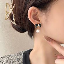 Women's Niche Black Bow Pearl Stud Earrings