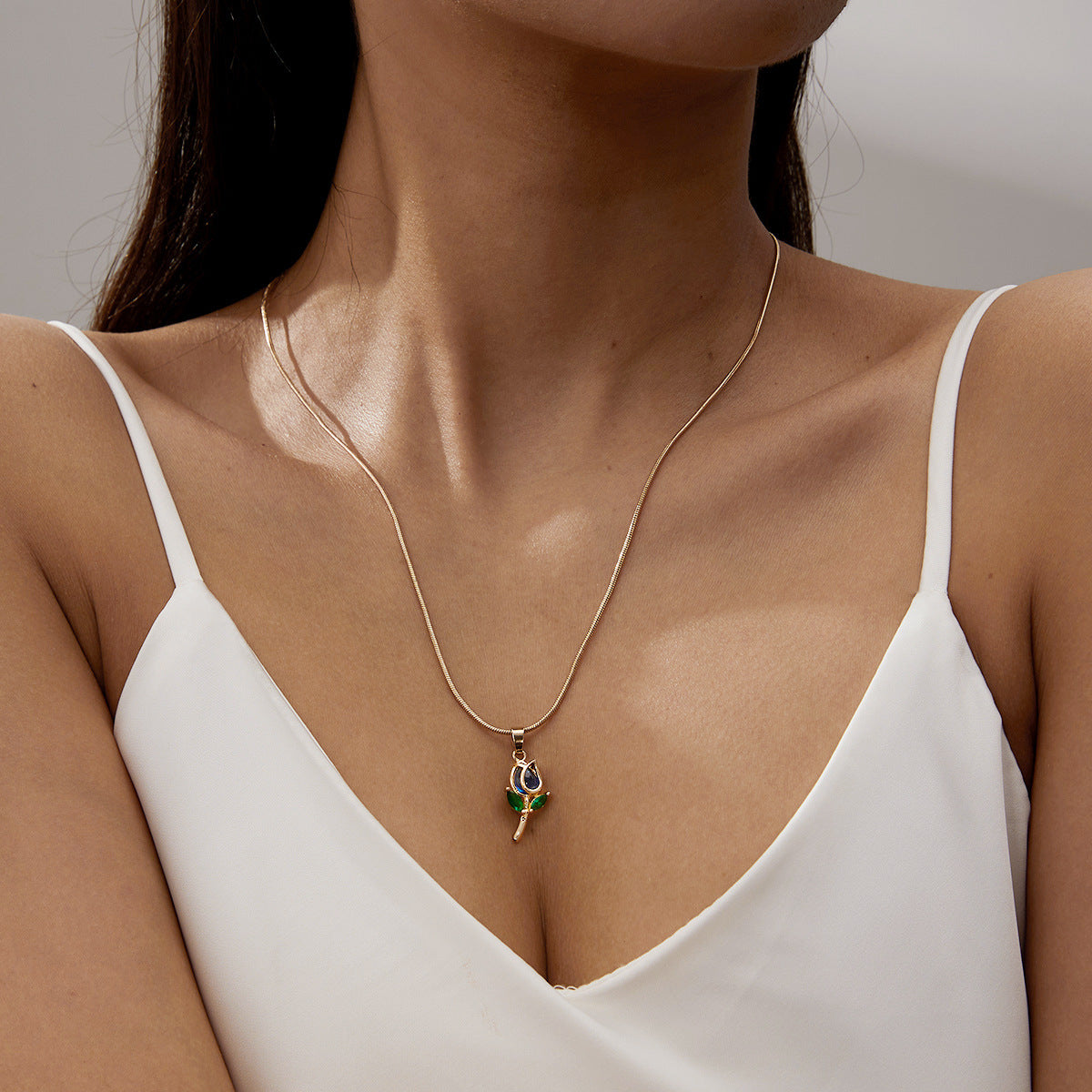 Elegant Tulip Diamond-studded Necklace